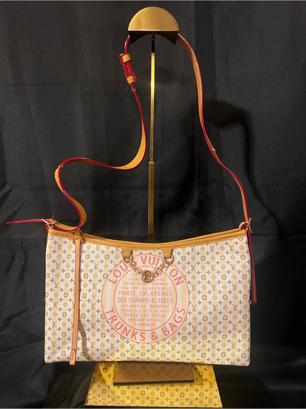 Louis Vuitton Carryall East-West BananaToned Monogram w/ Pink Trunk & Bags Stamp - Picture 3 of 16